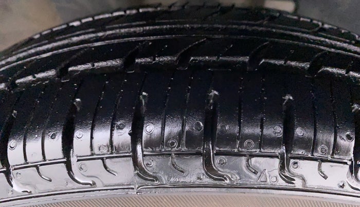 2016 Renault Kwid RXL, Petrol, Manual, 53,914 km, Right Front Tyre Tread