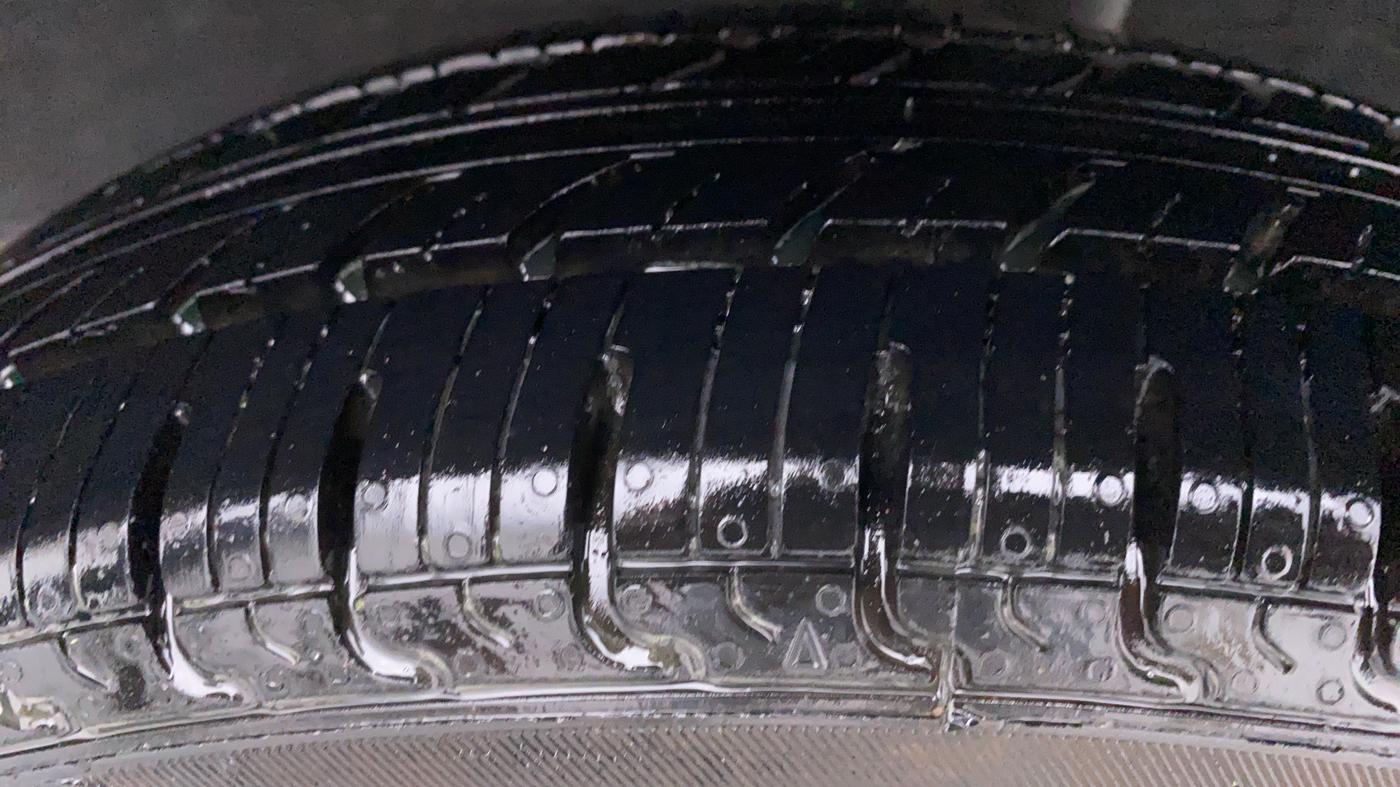 2016 Renault Kwid RXL, Petrol, Manual, 53,914 km, Left Rear Tyre Tread