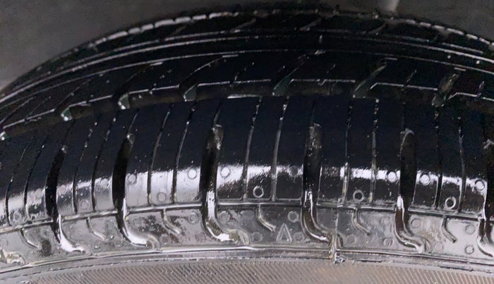 2016 Renault Kwid RXL, Petrol, Manual, 53,914 km, Left Rear Tyre Tread