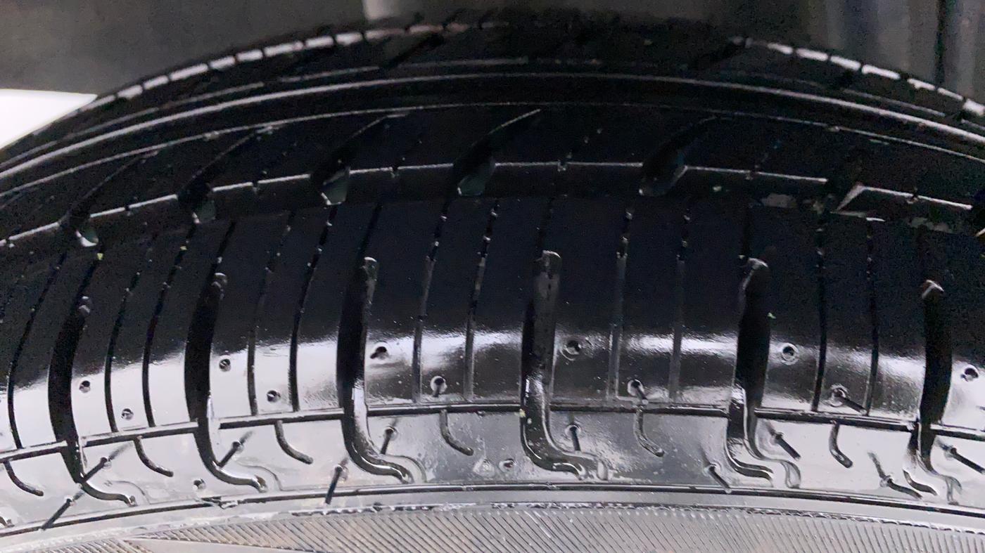 2016 Renault Kwid RXL, Petrol, Manual, 53,914 km, Right Rear Tyre Tread