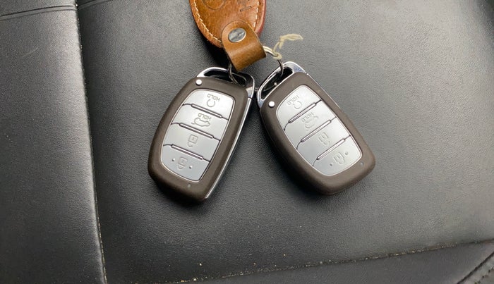 2024 Hyundai VENUE N LINE N8 1.0 TURBO DCT DUAL TONE, Petrol, Automatic, 9,719 km, Key Close Up