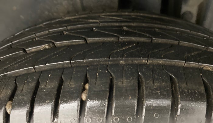 2012 Maruti Swift VDI, Diesel, Manual, 75,924 km, Left Rear Tyre Tread