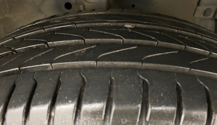 2012 Maruti Swift VDI, Diesel, Manual, 75,924 km, Right Front Tyre Tread