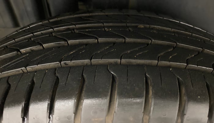 2012 Maruti Swift VDI, Diesel, Manual, 75,924 km, Right Rear Tyre Tread