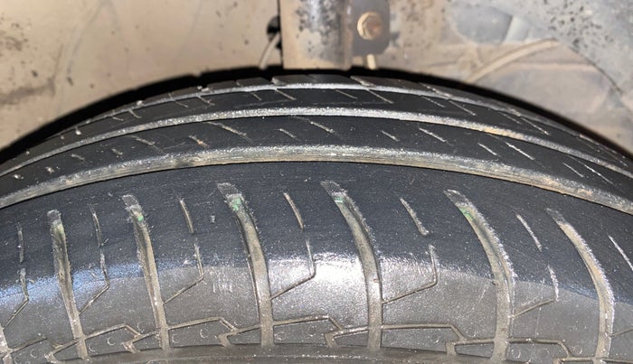 2023 Maruti Swift LXI, Petrol, Manual, 24,785 km, Right Front Tyre Tread