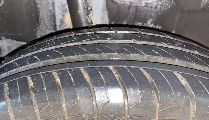 2023 Maruti Swift LXI, Petrol, Manual, 24,785 km, Right Rear Tyre Tread