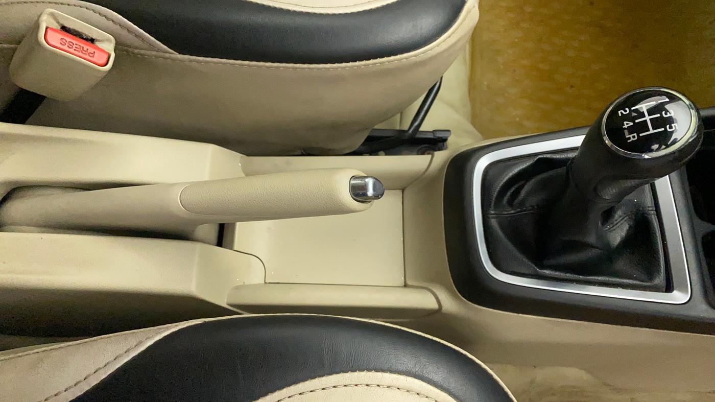 2017 Maruti Dzire VDI, Diesel, Manual, 98,780 km, Gear Lever