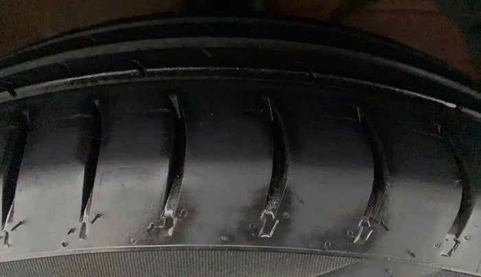 2017 Maruti Dzire VDI, Diesel, Manual, 98,780 km, Right Front Tyre Tread