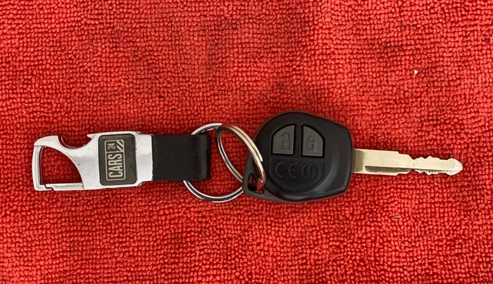 2017 Maruti Dzire VDI, Diesel, Manual, 98,780 km, Key Close Up