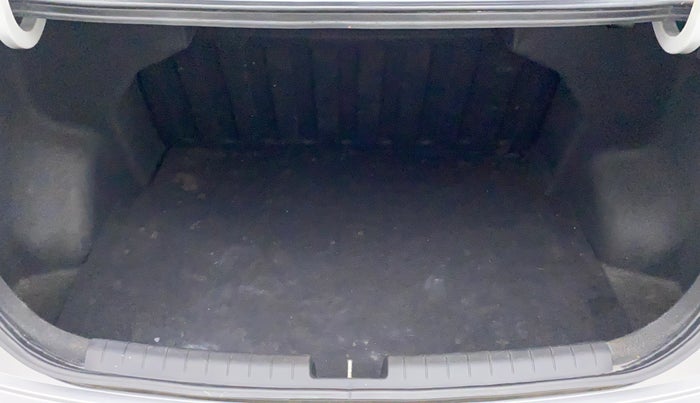 2018 Hyundai Xcent SX 1.2, Petrol, Manual, 33,099 km, Boot Inside