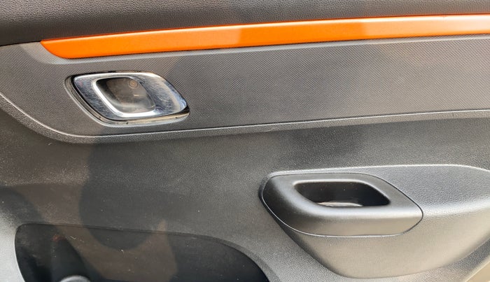 2020 Renault Kwid CLIMBER 1.0 (O), Petrol, Manual, 33,217 km, Driver Side Door Panels Control