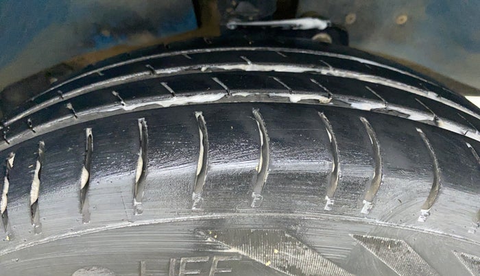 2018 Maruti Eeco 5 STR CNG WITH AC PLUSHTR, CNG, Manual, 79,303 km, Right Front Tyre Tread