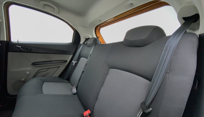 2018 Tata Tiago XE 1.2 REVOTRON, Petrol, Manual, 17,904 km, Right Side Rear Door Cabin