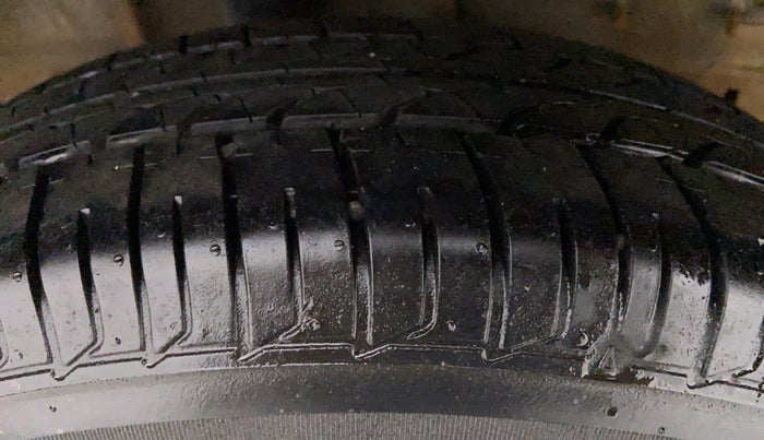 2018 Tata Tiago XE 1.2 REVOTRON, Petrol, Manual, 17,904 km, Right Front Tyre Tread