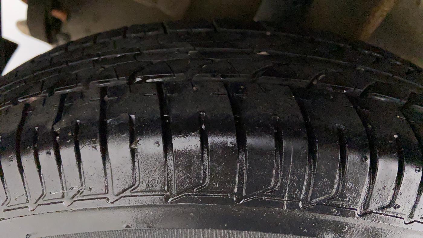 2018 Tata Tiago XE 1.2 REVOTRON, Petrol, Manual, 17,904 km, Right Rear Tyre Tread