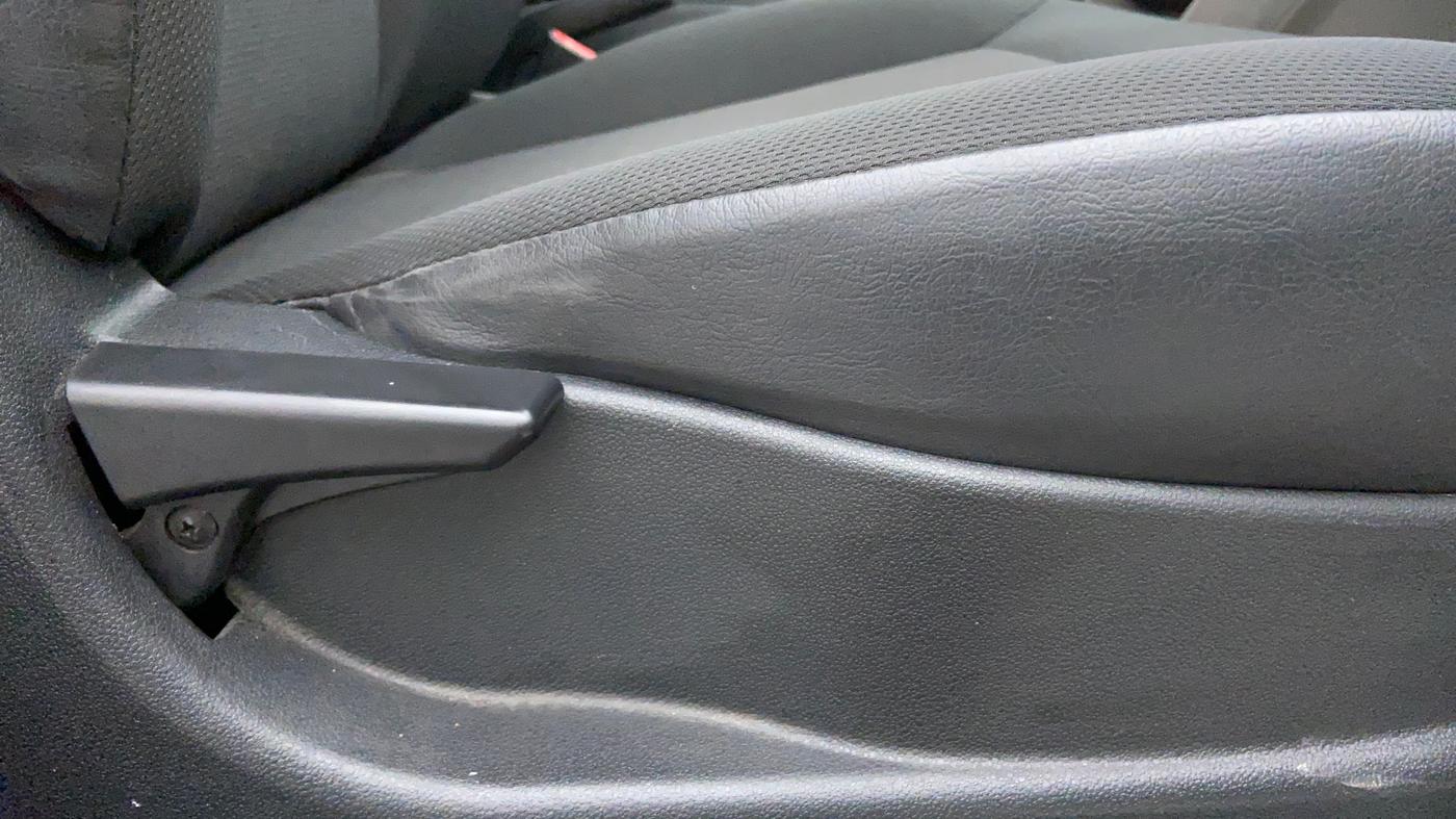 2018 Tata Tiago XE 1.2 REVOTRON, Petrol, Manual, 17,904 km, Driver Side Adjustment Panel