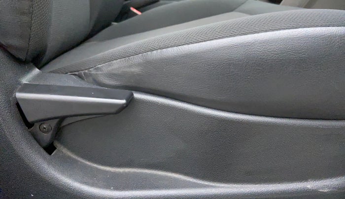 2018 Tata Tiago XE 1.2 REVOTRON, Petrol, Manual, 17,904 km, Driver Side Adjustment Panel