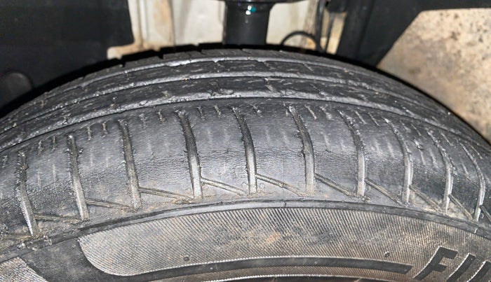 2022 Renault TRIBER RXL MT, Petrol, Manual, 37,704 km, Left Front Tyre Tread