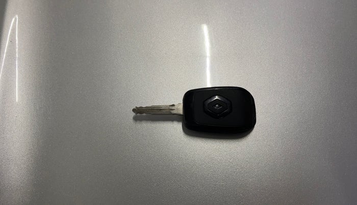 2022 Renault TRIBER RXL MT, Petrol, Manual, 37,704 km, Key Close Up