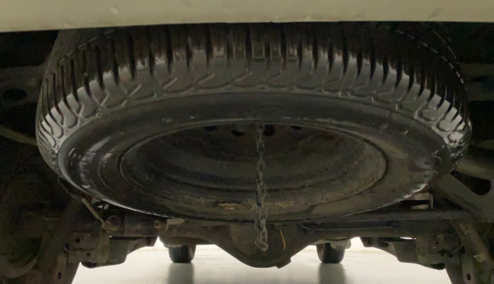 2014 Toyota Innova 2.5 GX 7 STR, Diesel, Manual, 1,04,512 km, Spare Tyre