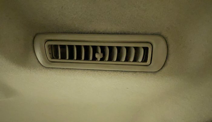 2014 Toyota Innova 2.5 GX 7 STR, Diesel, Manual, 1,04,512 km, Rear AC Vents