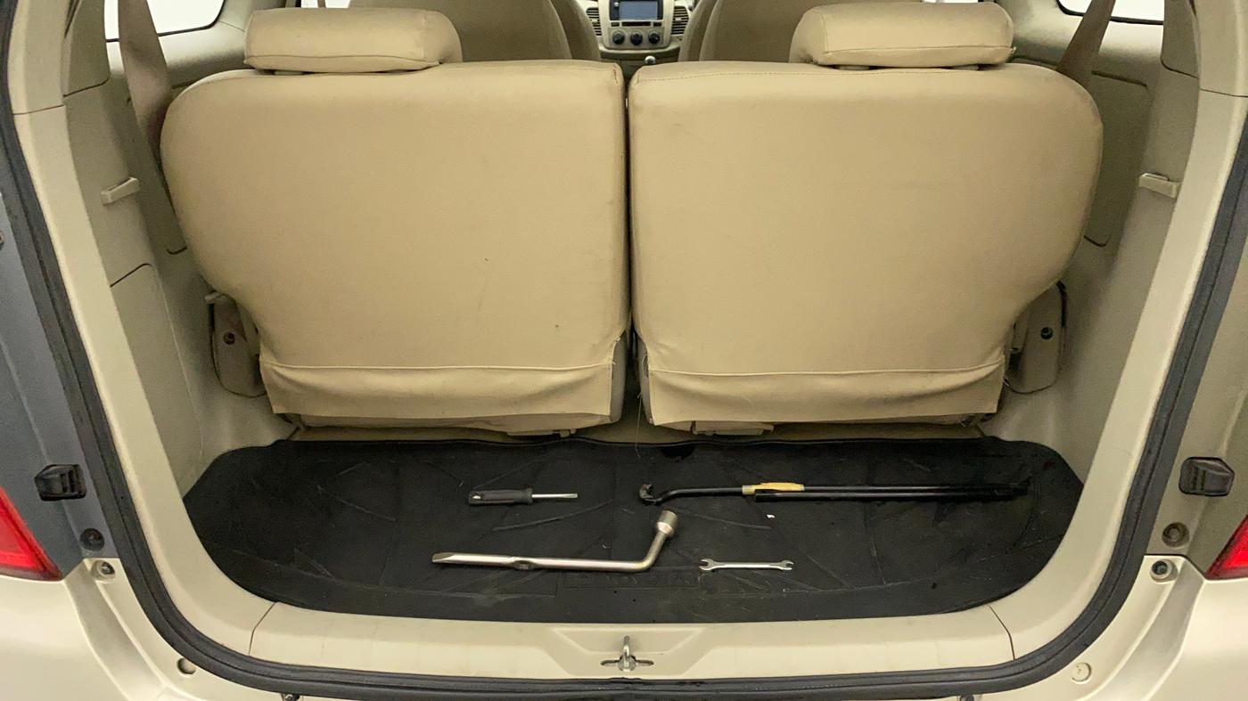 2014 Toyota Innova 2.5 GX 7 STR, Diesel, Manual, 1,04,512 km, Boot Inside