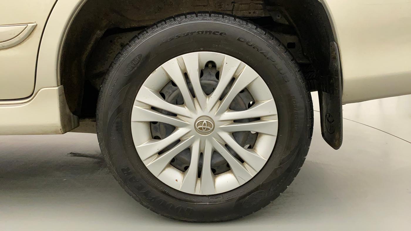 2014 Toyota Innova 2.5 GX 7 STR, Diesel, Manual, 1,04,512 km, Left Rear Wheel