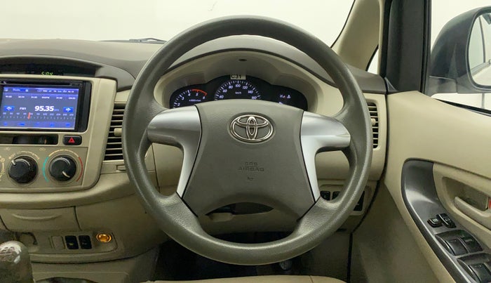2014 Toyota Innova 2.5 GX 7 STR, Diesel, Manual, 1,04,512 km, Steering Wheel Close Up