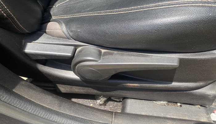 2015 Tata Bolt XT REVOTRON, Petrol, Manual, 85,243 km, Driver Side Adjustment Panel