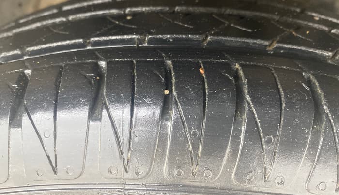 2015 Tata Bolt XT REVOTRON, Petrol, Manual, 85,243 km, Right Front Tyre Tread