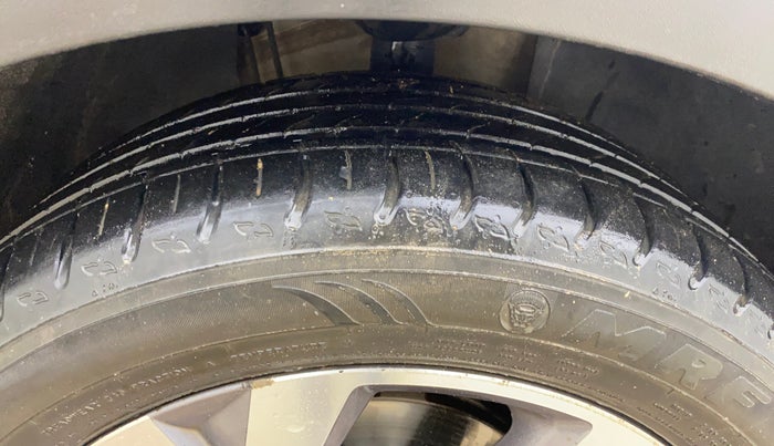 2022 Volkswagen TAIGUN TOPLINE 1.0 TSI MT, Petrol, Manual, 54,233 km, Right Front Tyre Tread