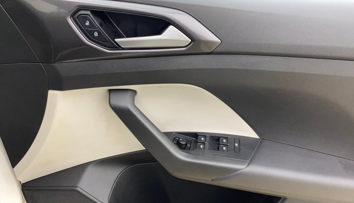 2022 Volkswagen TAIGUN TOPLINE 1.0 TSI MT, Petrol, Manual, 54,233 km, Driver Side Door Panels Control