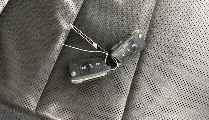 2022 Volkswagen TAIGUN TOPLINE 1.0 TSI MT, Petrol, Manual, 54,233 km, Key Close Up