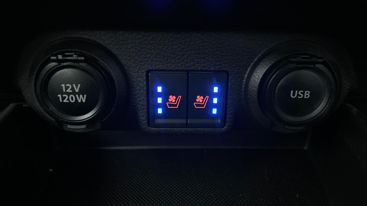 2022 Maruti XL6 ALPHA PLUS MT DUAL TONE, Petrol, Manual, 30,516 km, Heated/ Ventilated Seats