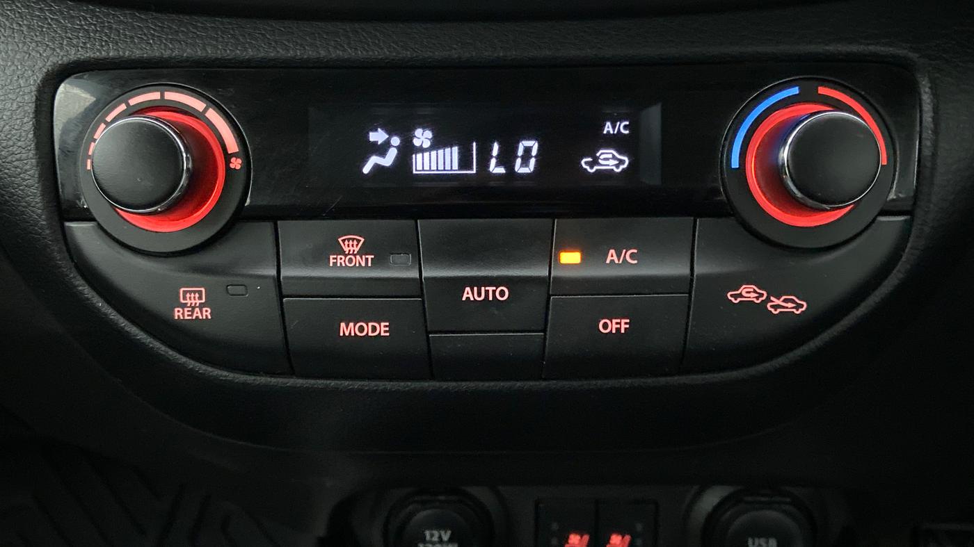 2022 Maruti XL6 ALPHA PLUS MT DUAL TONE, Petrol, Manual, 30,516 km, Automatic Climate Control