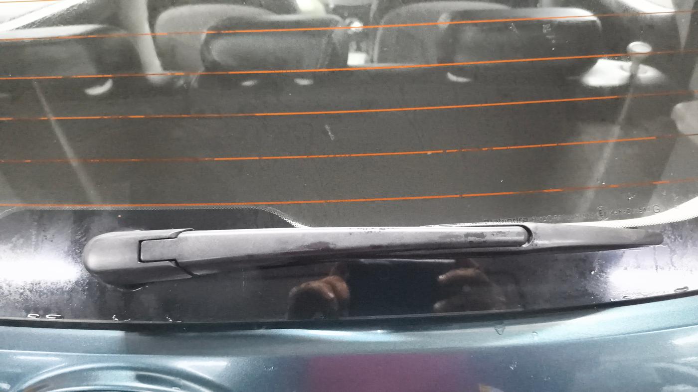 2020 Mahindra XUV300 W8 (O) 1.2 PETROL, CNG, Manual, 95,025 km, Rear Wiper