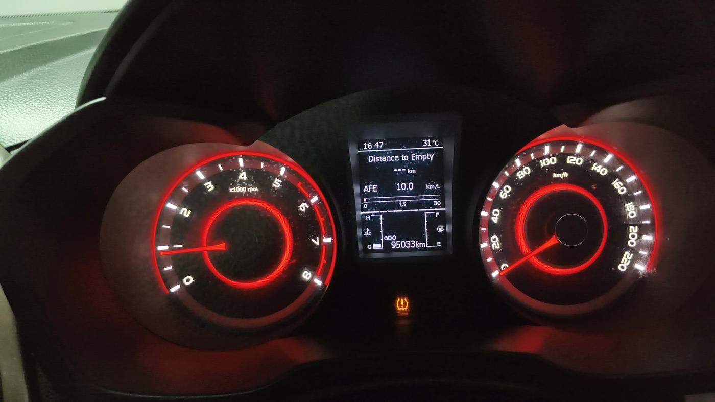 2020 Mahindra XUV300 W8 (O) 1.2 PETROL, CNG, Manual, 95,025 km, Odometer Image