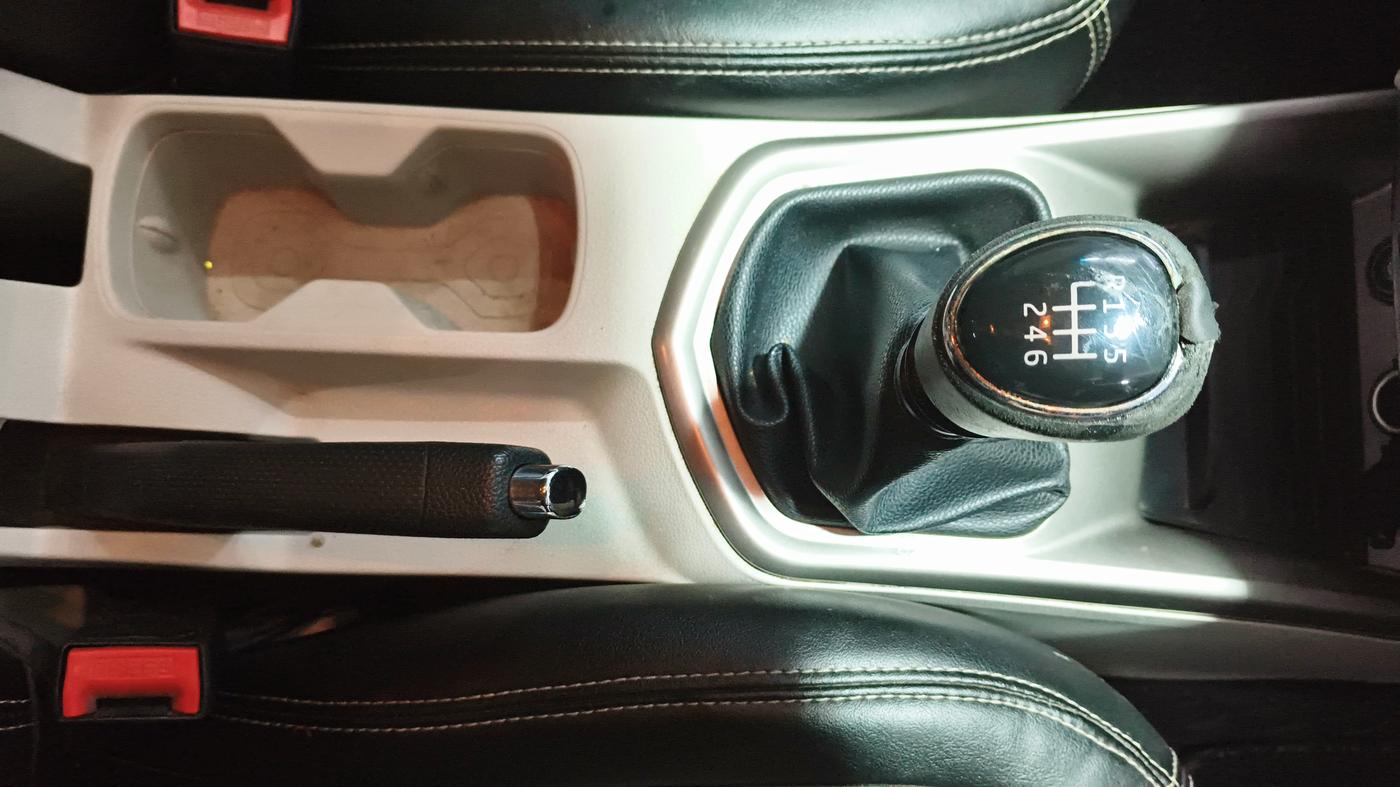 2020 Mahindra XUV300 W8 (O) 1.2 PETROL, CNG, Manual, 95,025 km, Gear Lever