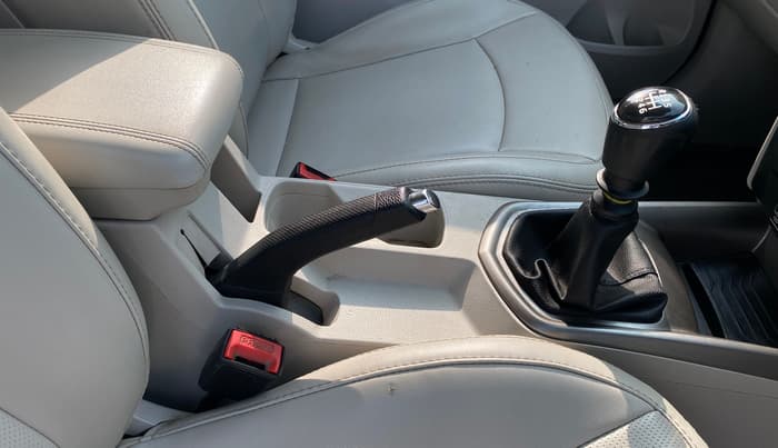 2021 Mahindra XUV300 W8 (O) 1.5 DIESEL, Diesel, Manual, 80,893 km, Gear Lever
