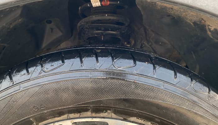 2021 Mahindra XUV300 W8 (O) 1.5 DIESEL, Diesel, Manual, 80,893 km, Right Front Tyre Tread