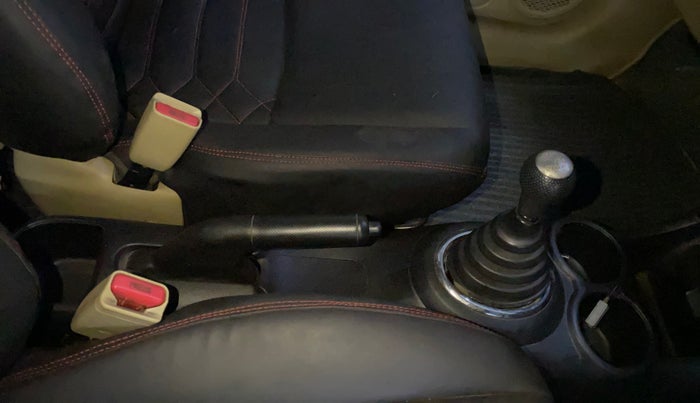 2013 Honda Brio S MT, Petrol, Manual, 84,188 km, Gear Lever