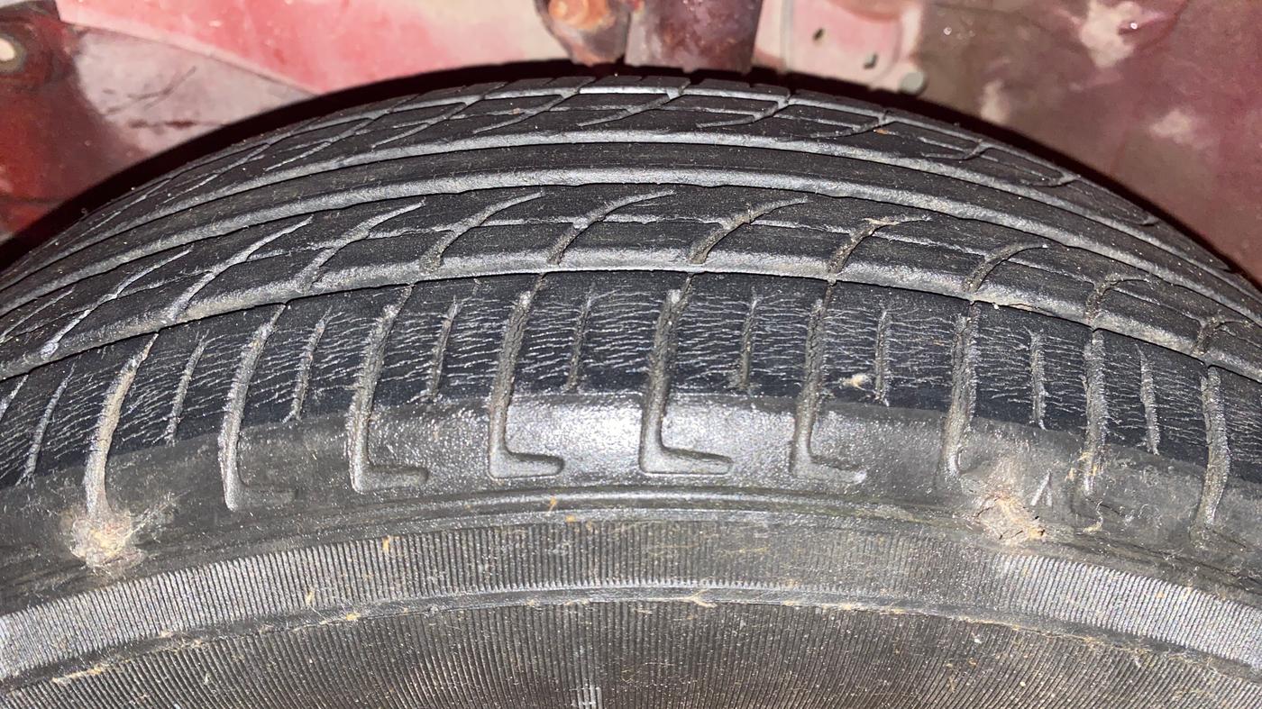 2013 Honda Brio S MT, Petrol, Manual, 84,188 km, Left Front Tyre Tread