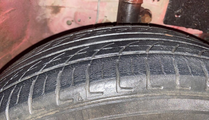 2013 Honda Brio S MT, Petrol, Manual, 84,188 km, Right Front Tyre Tread