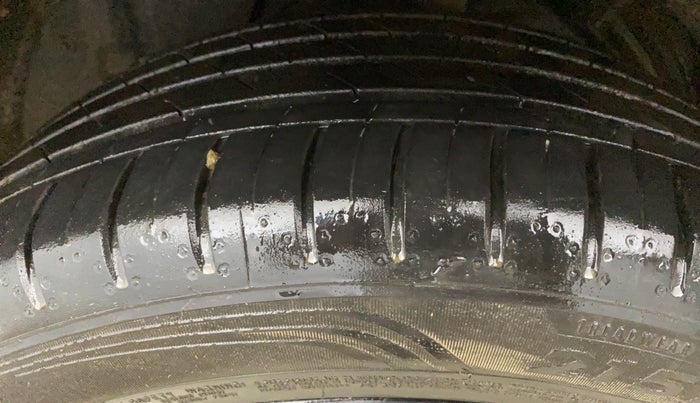 2023 MG HECTOR SMART PRO 1.5 TURBO MT PETROL, Petrol, Manual, 16,880 km, Left Front Tyre Tread