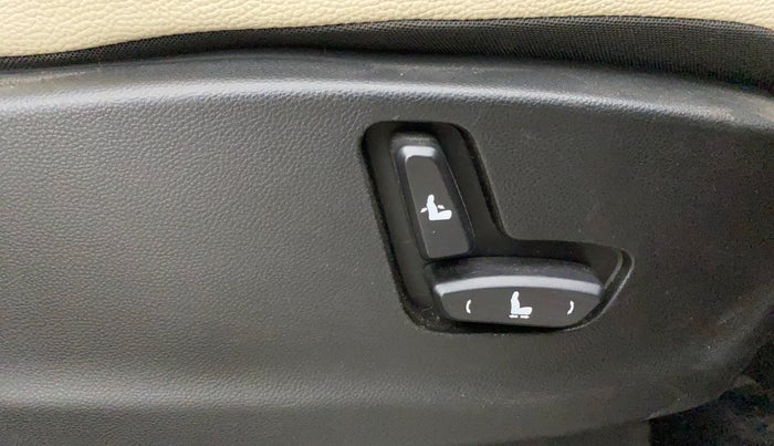 2023 MG HECTOR SMART PRO 1.5 TURBO MT PETROL, Petrol, Manual, 16,880 km, Driver Side Adjustment Panel