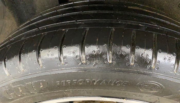 2023 MG HECTOR SMART PRO 1.5 TURBO MT PETROL, Petrol, Manual, 16,880 km, Right Rear Tyre Tread