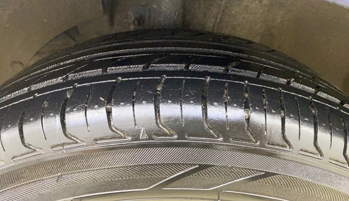 2017 Maruti Dzire ZDI PLUS AMT, Diesel, Automatic, 50,706 km, Left Front Tyre Tread