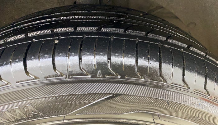 2017 Maruti Dzire ZDI PLUS AMT, Diesel, Automatic, 50,706 km, Right Front Tyre Tread