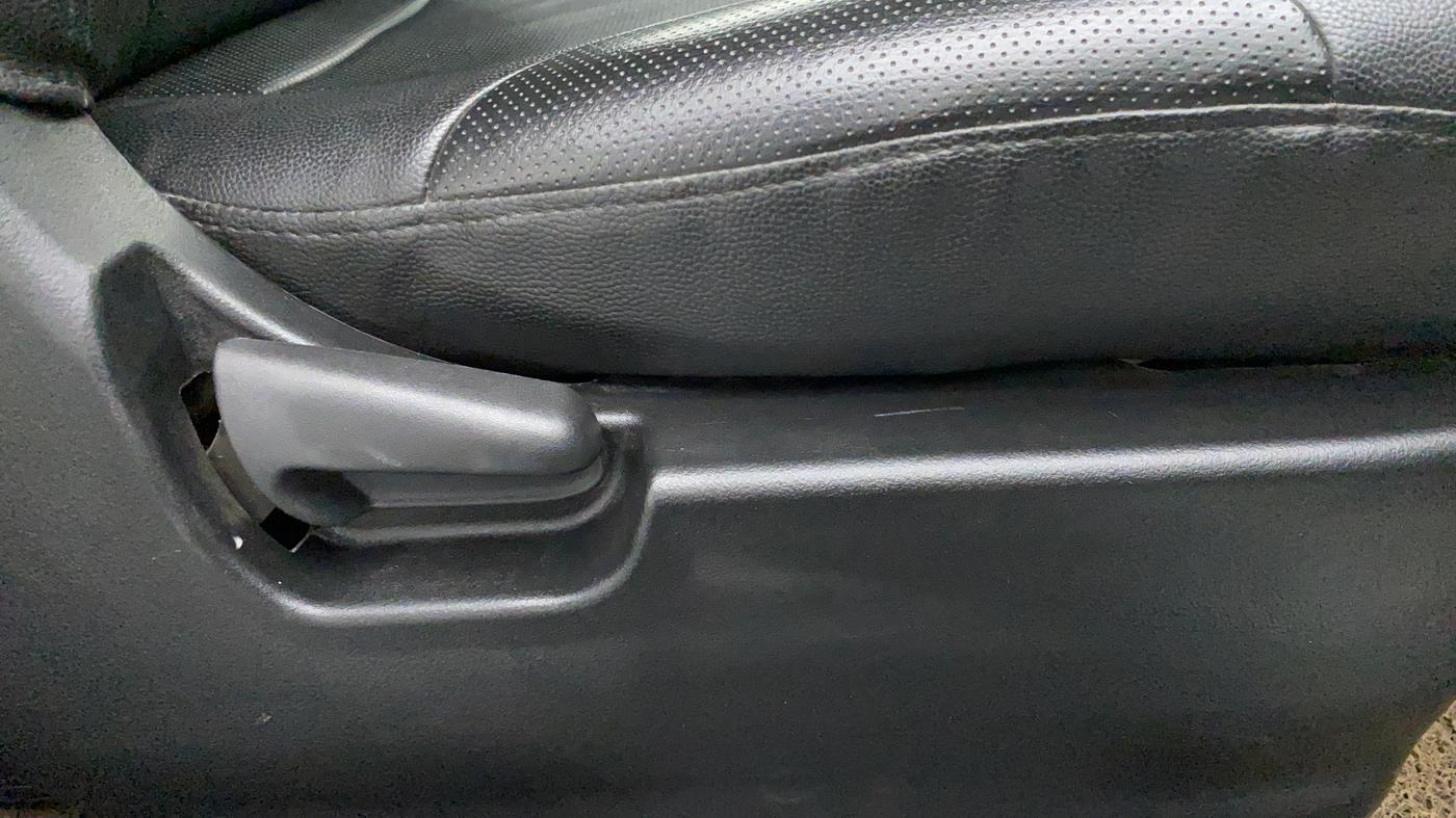 2016 Maruti Wagon R 1.0 LXI CNG, CNG, Manual, 56,582 km, Driver Side Adjustment Panel