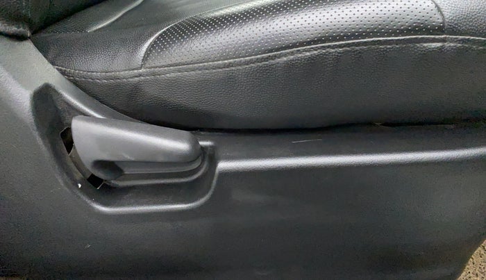 2016 Maruti Wagon R 1.0 LXI CNG, CNG, Manual, 56,582 km, Driver Side Adjustment Panel